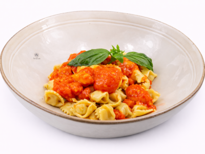 Ravioli del plin alle erbette con piccadilly freschi e basilico