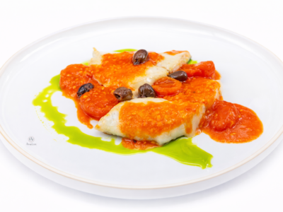 Filetto di branzino con pomodoro e olive