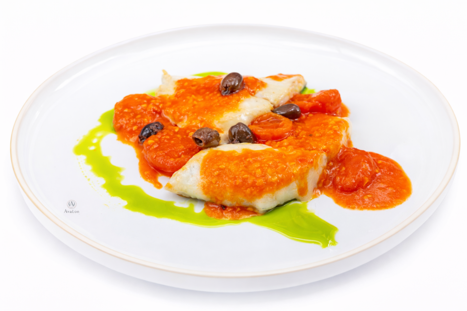 Filetto di branzino con pomodoro e olive