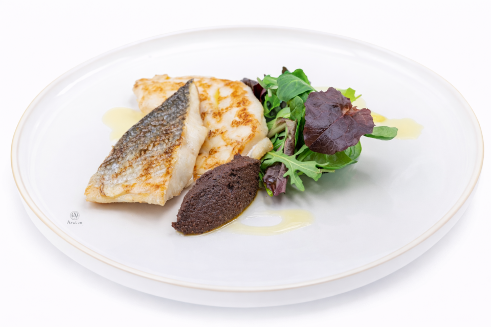 Filetto di orata alla griglia con salsa alle olive