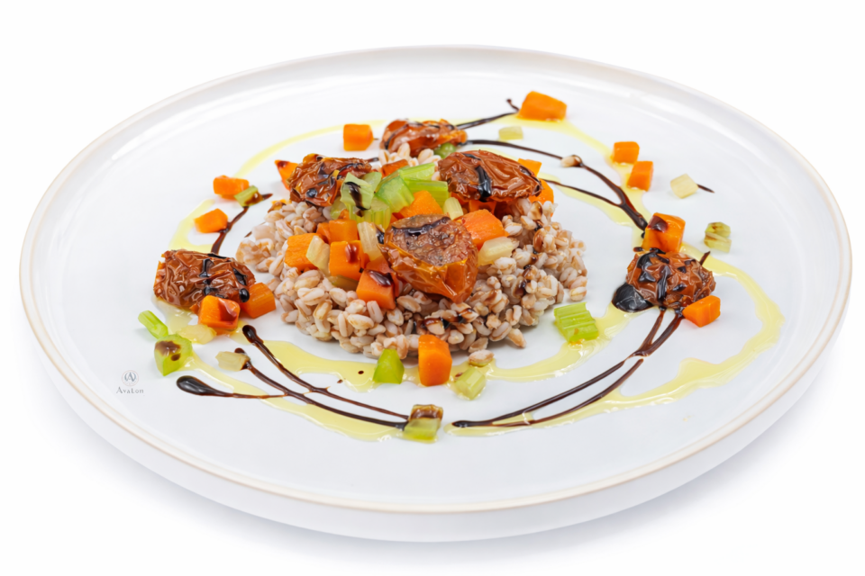 Insalatina di farro, pomodori secchi e aceto balsamico